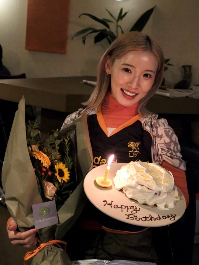 可愛すぎるバースデーショット！ 美女フットボーラーが28歳を迎えた笑顔にファン歓喜 | 話題の投稿 | スポーツブル (スポブル)