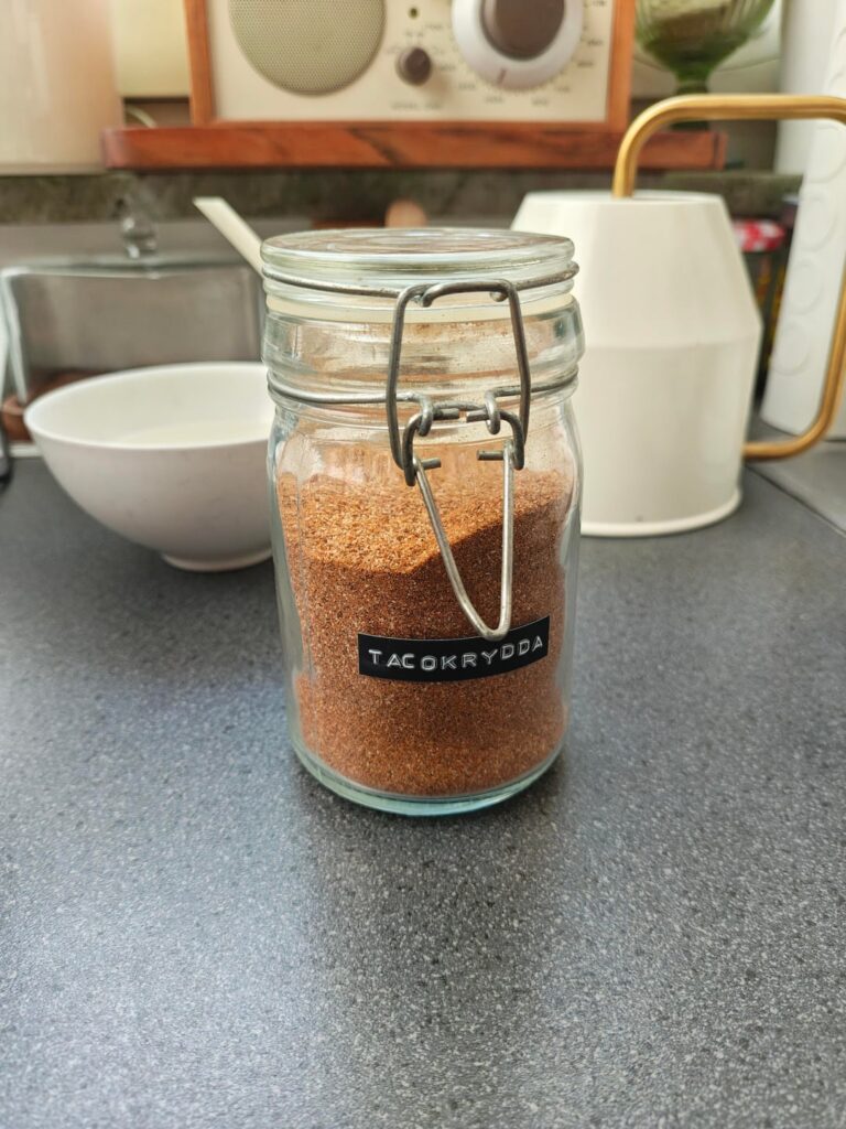 タコスフライデーです、自分で調味料を混ぜてください！