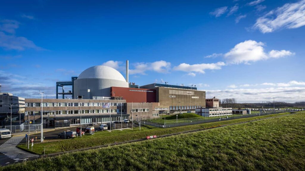政府は原子力発電所の建設費用を自ら負担し、新たな国有会社を設立したいと考えている