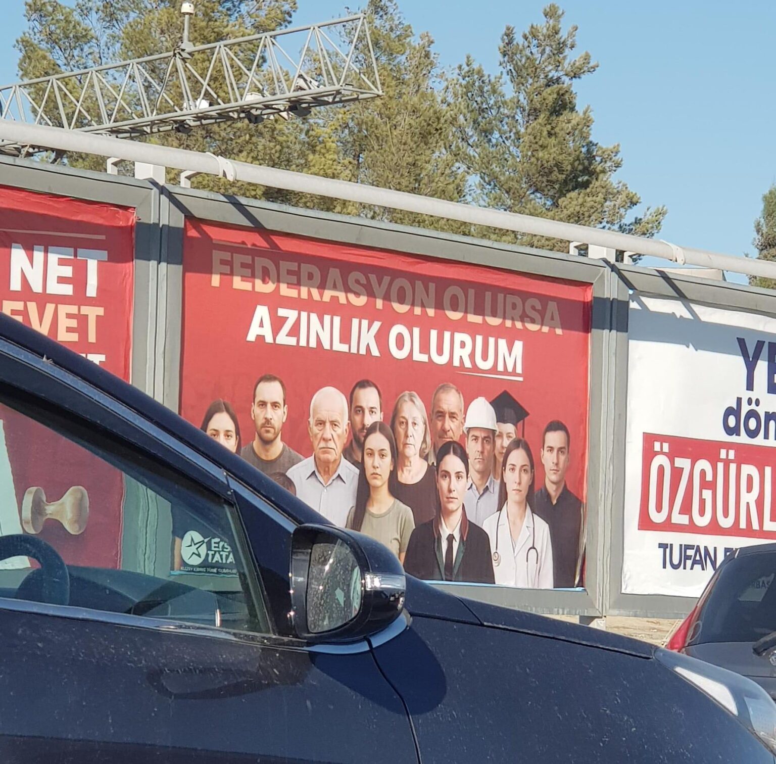 エルシン・タタールの選挙ポスター: 「もし連盟が発足したら、私は『ギリシャ人になる（なる）だろう』」