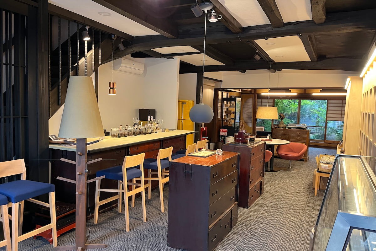 島根県松江市の古民家カフェ『Kifumi coffee craftbeer』の内観