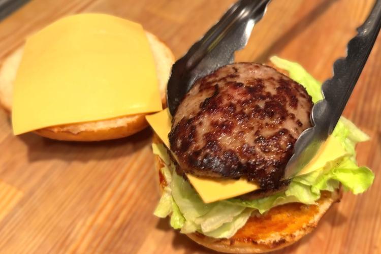 【毎日パン日和 vol.603】『WAGYU BURGER OJ』（福岡市博多区）大分・日田発祥のバーガーショップ！黒毛和牛100%パティ【福岡パン】｜福岡・佐賀 週末楽しむニュースマガジン ジモタイムズ・九州朝日放送