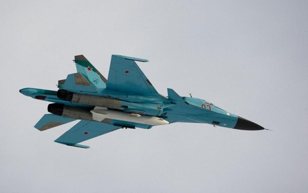 ウクライナ軍の無人航空機がクリミアを一晩攻撃する中、ロシア軍が自国の戦闘爆撃機を撃墜
