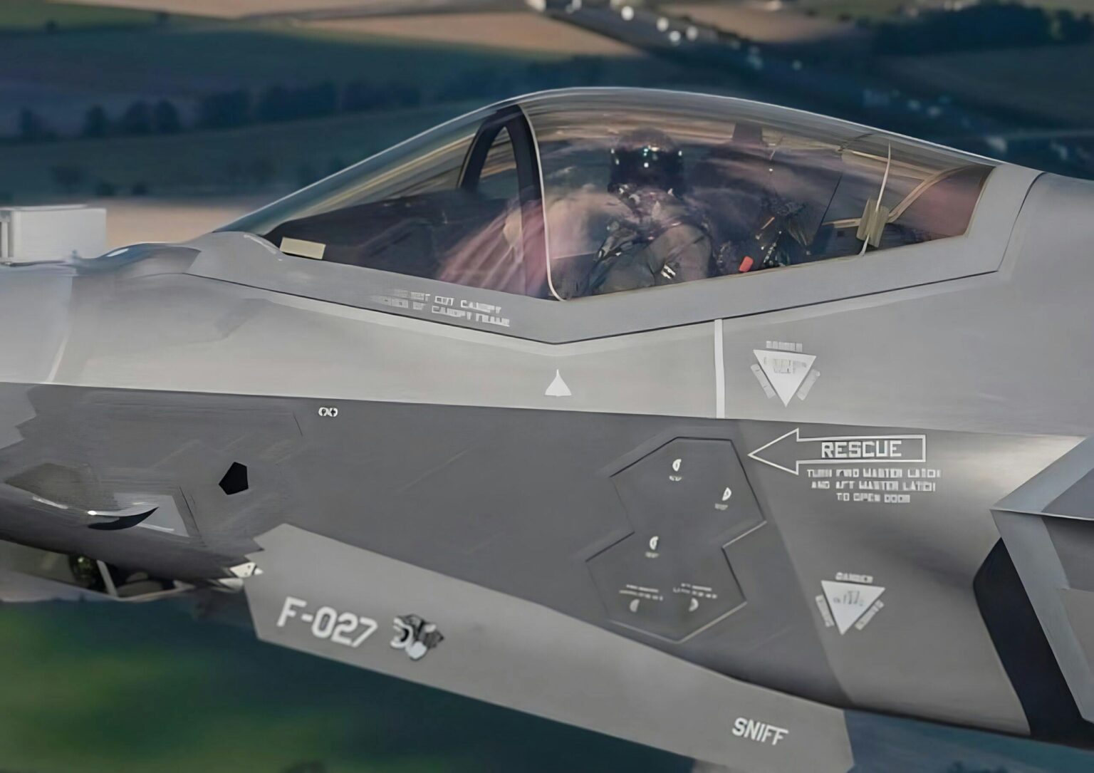 オランダのF-35がロシアのドローンを撃ち、マークを展示します