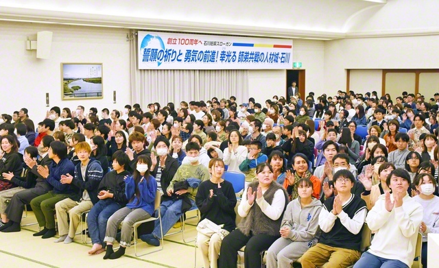 北陸の石川と富山の4会館と、ドイツのベルリン平和会館などを結んで行われた集い。広布の誓願を確認し合った（石川文化会館で）