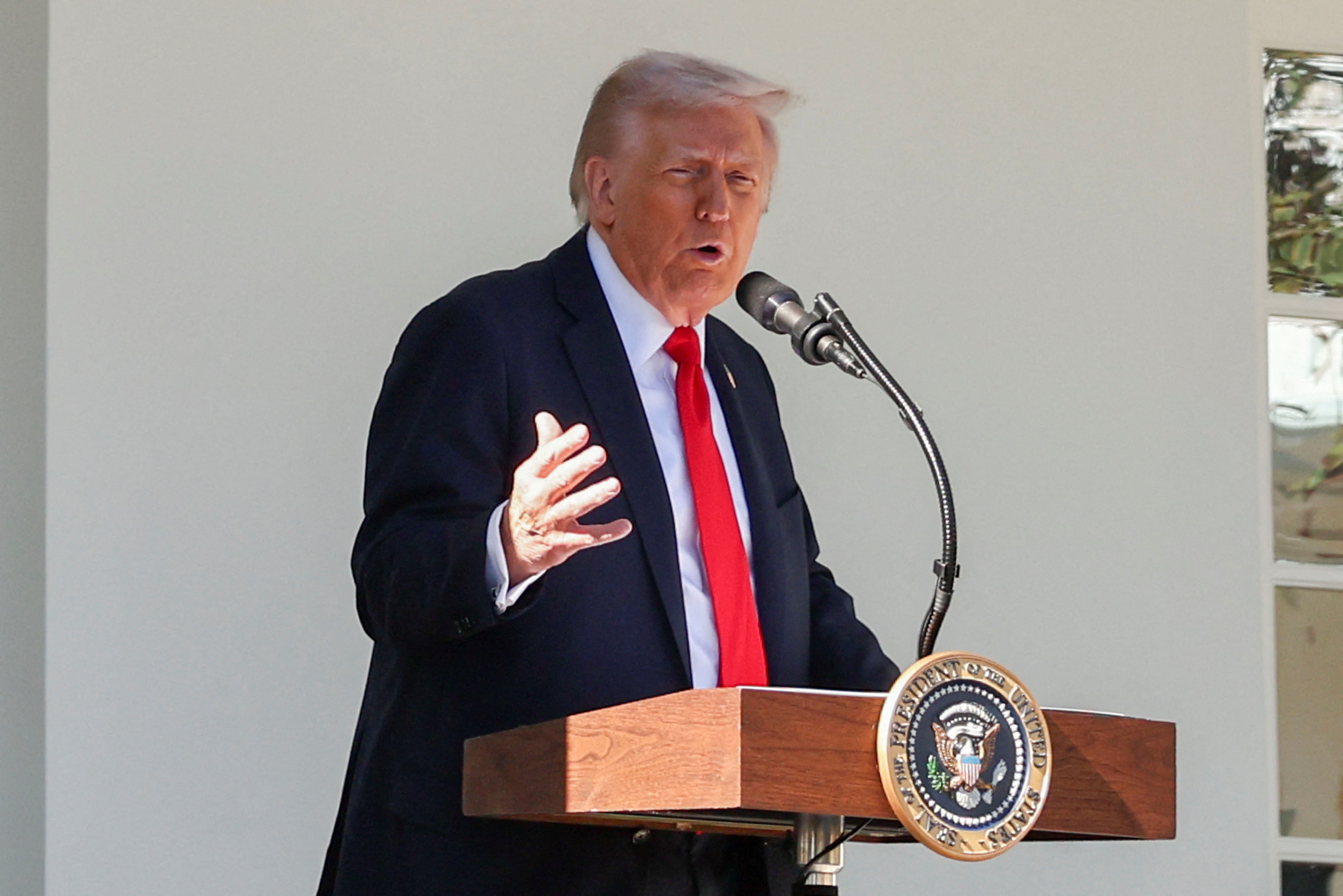 トランプ氏、ウクライナ長距離ミサイル使用許可巡る報道を否定