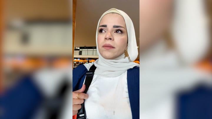 彼女は子供の学校でプライド旗を見ました - 現在、インフルエンサーはデンマークからシリアに戻っています
