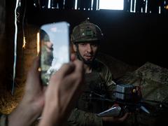 「戦争の新たなステージ」…ウクライナ、わずか12人のドローン部隊でロシア軍に大きな損害を与える | Business Insider Japan