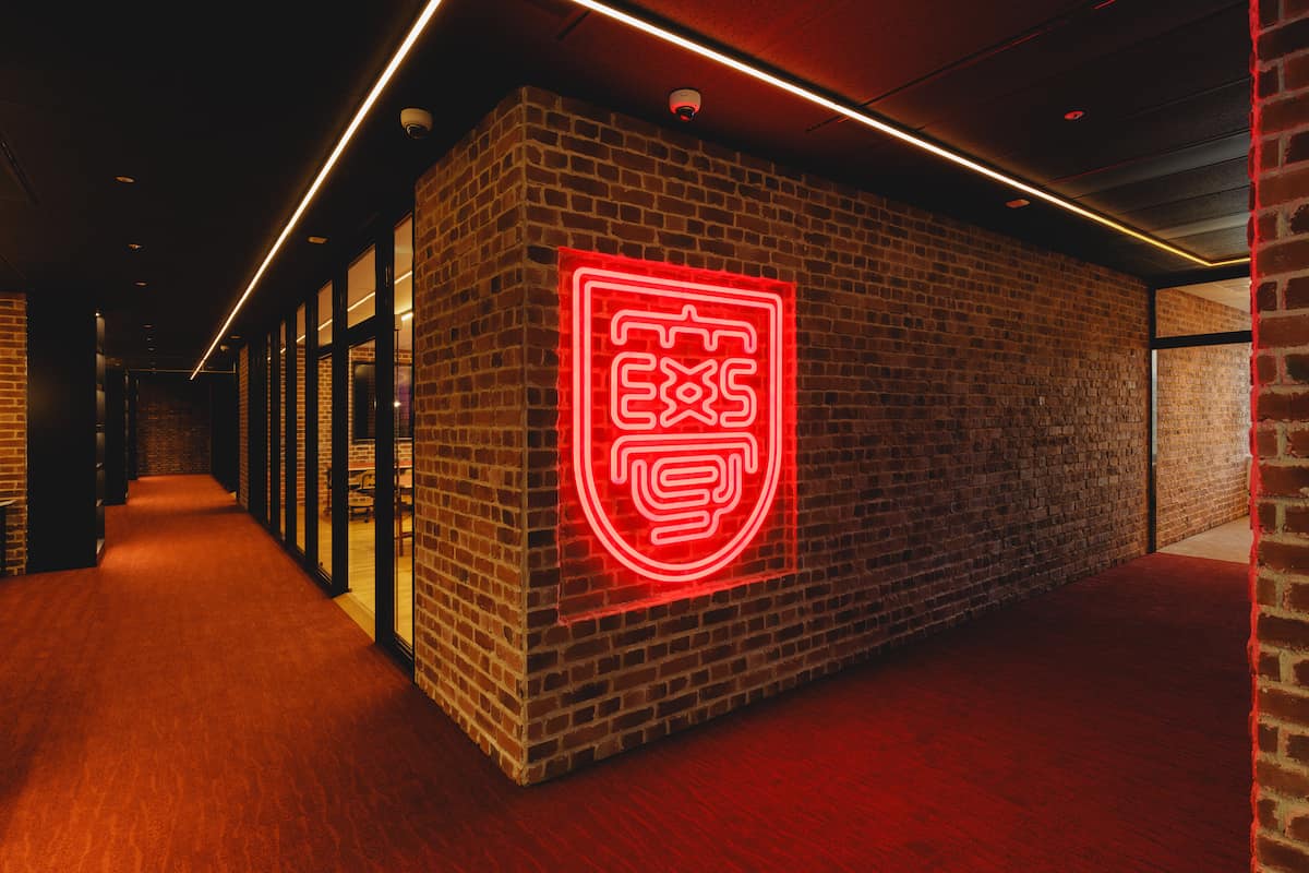 SAK University東京イノベーションキャンパス　エントランス　スクールロゴ