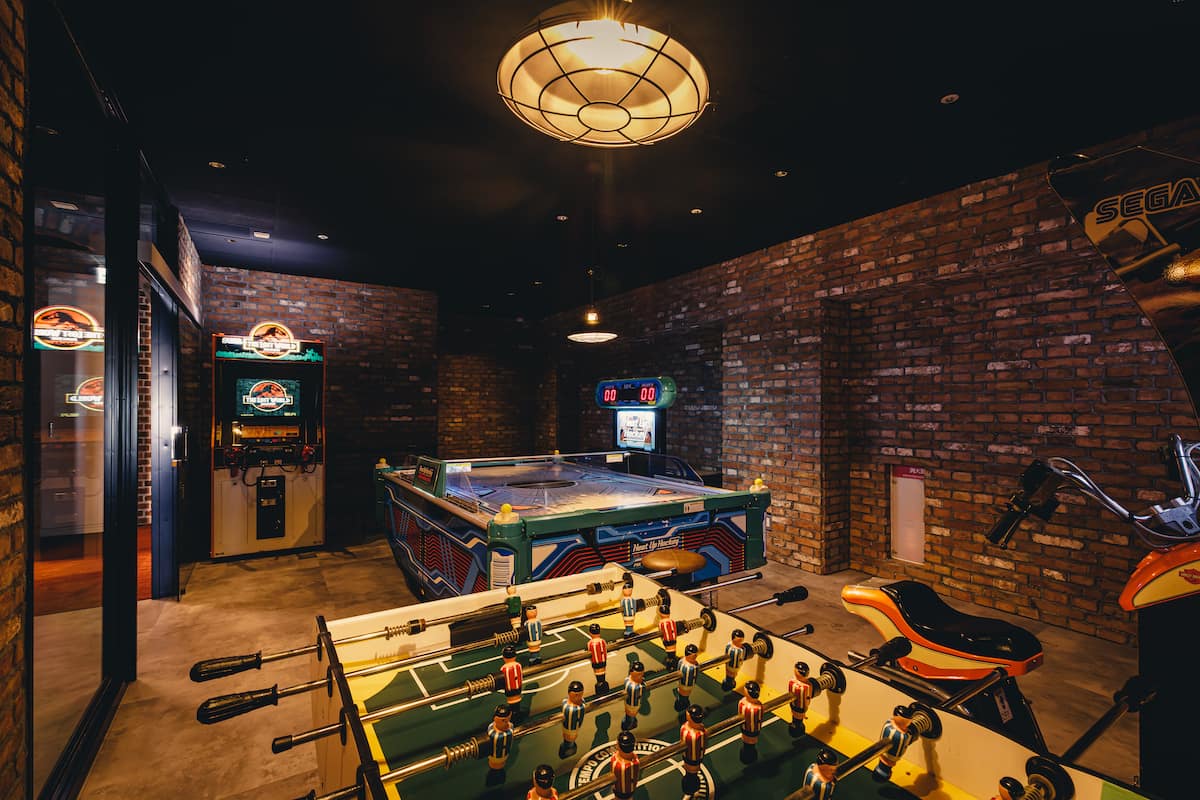 SAK University東京イノベーションキャンパス　ゲームセンターのようなラボルーム