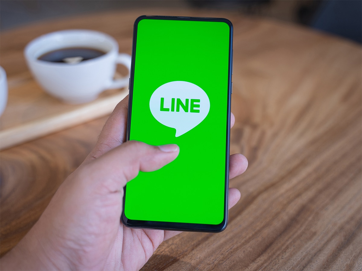 LINEで配信されているお得なクーポンって？（画像出典：Nopparat Khokthong / Shutterstock.com）