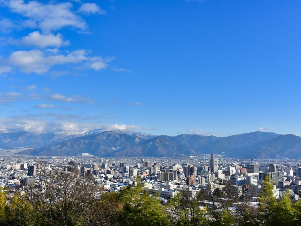 ナンバープレートでお金持ちだと思う長野県の地名ランキング！ 2位「長野」を抑えた1位は？【2025年調査】 - All About ニュース