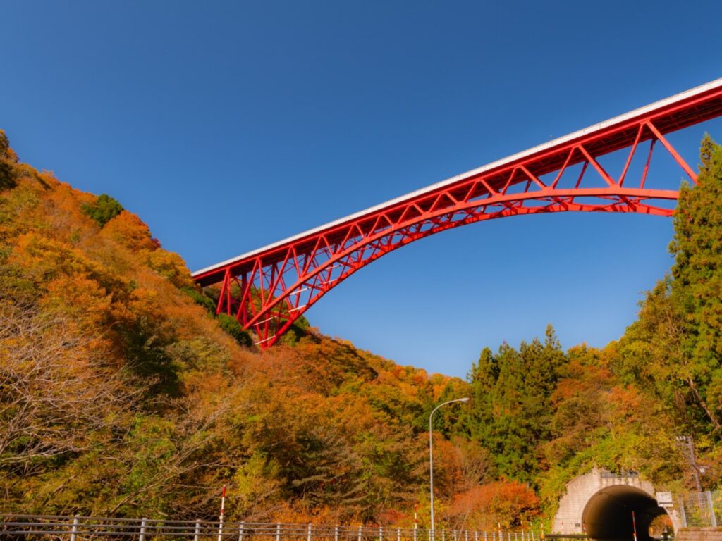 秋に行きたい「島根県の絶景ドライブスポット」ランキング！ 2位「奥出雲おろちループ」、1位は？【2025年調査】 - All About ニュース