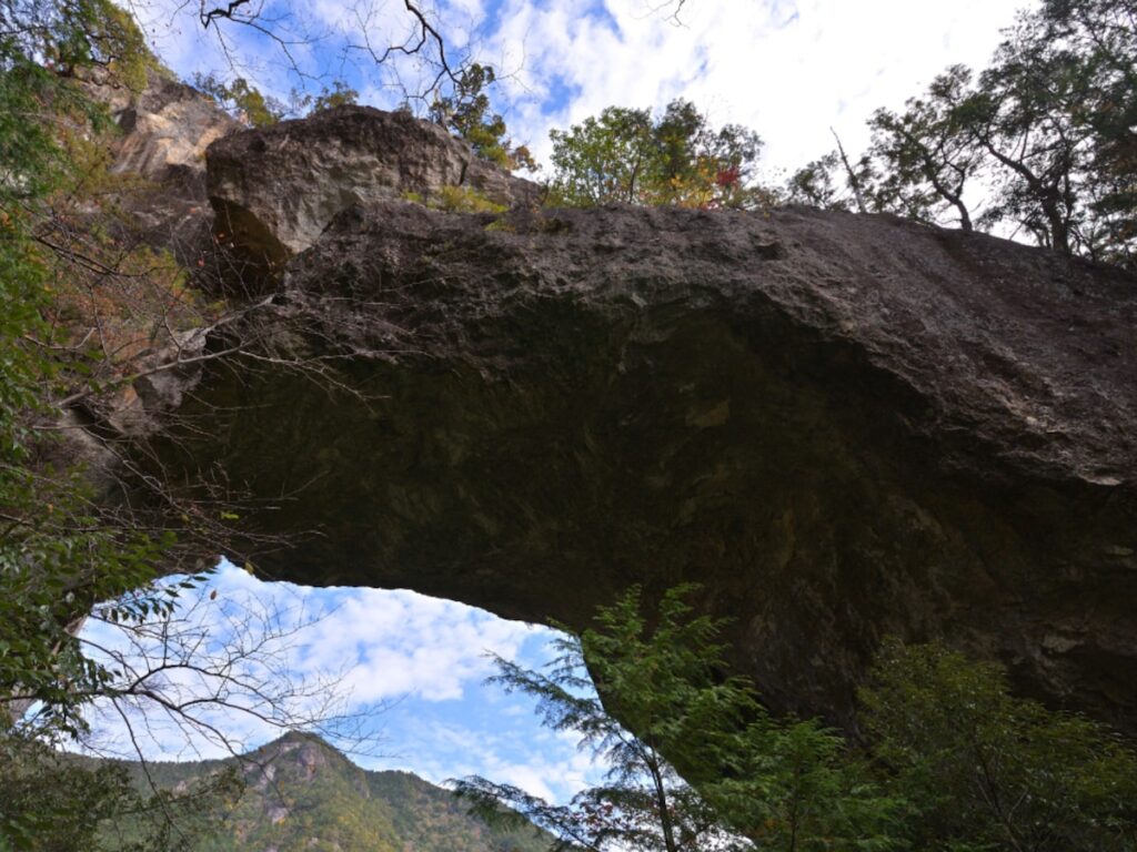 秋に行きたい「愛知県の穴場秘境」ランキング！ 2位「乳岩峡」、1位は？ 【2025年調査】 - All About ニュース