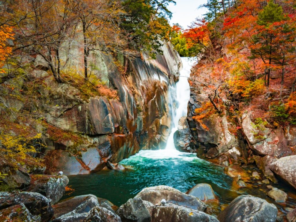 山梨県で「秋に行きたい滝」ランキング! 2位「仙娥滝」を抑えた1位は? 【2025年調査】 – All About ニュース 山梨県で「秋に行きたい滝」ランキング! 2位「仙娥滝」を抑えた1位は? 【2025年調査】 - All About ニュース