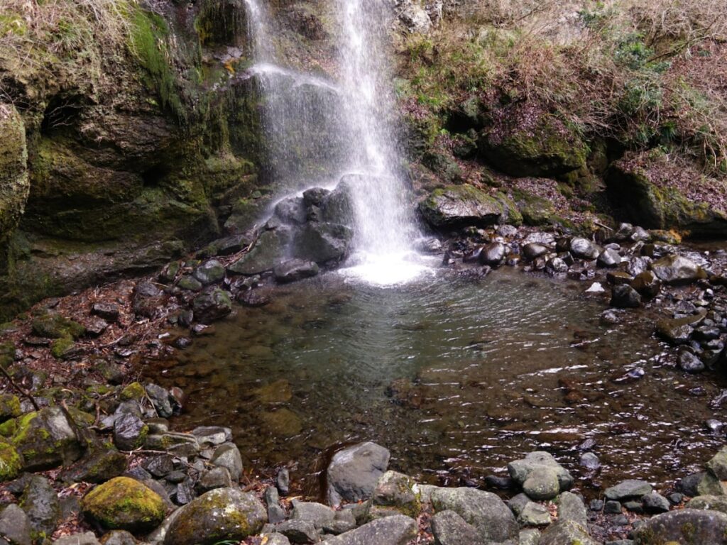 神奈川県で「秋に行きたい滝」ランキング！ 2位「夕日の滝」を抑えた1位は？【2025年調査】 - All About ニュース