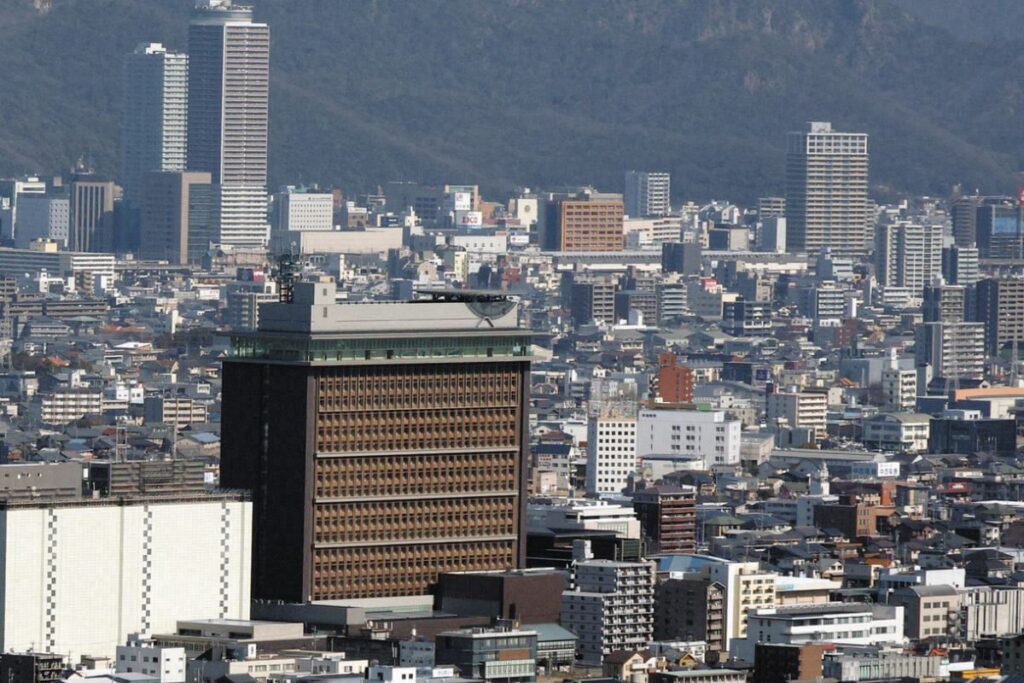 岐阜県庁と岐阜市街地