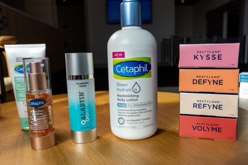 ガルデルマ傘下のセタフィル、アラスティン、レスティレーンのスキンケア製品。スイス・ローザンヌの同社オフィスで撮影、2024年3月13日