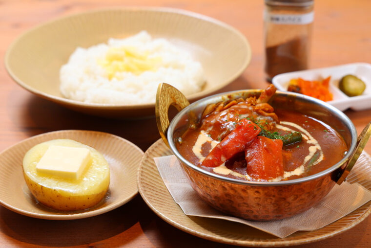 『チキンカレー』（000円）