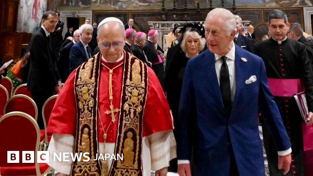 チャールズ英国王とローマ教皇が並んで祈る　16世紀からの溝を修復 - BBCニュース