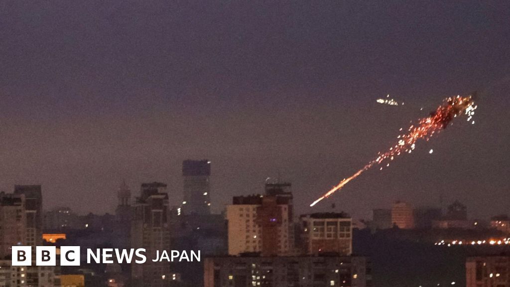 ゼレンスキー大統領、ロシアの「卑劣」な12時間空爆を非難 - BBCニュース