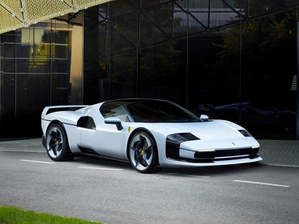 F40をオマージュしたV6ハイブリッドの未来型スペチアーレ！「フェラーリ SC40」が新たなワンオフモデルとして登場