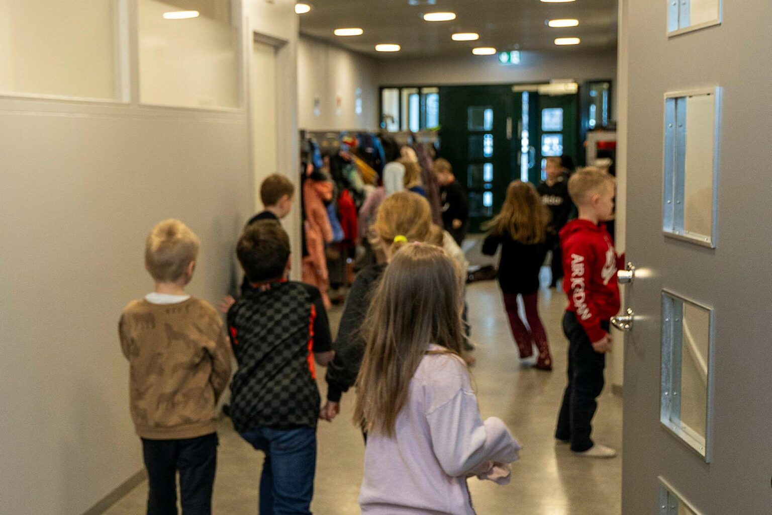 子供たちが理解できるようにアイスランド語を簡素化する必要があります。 MBL