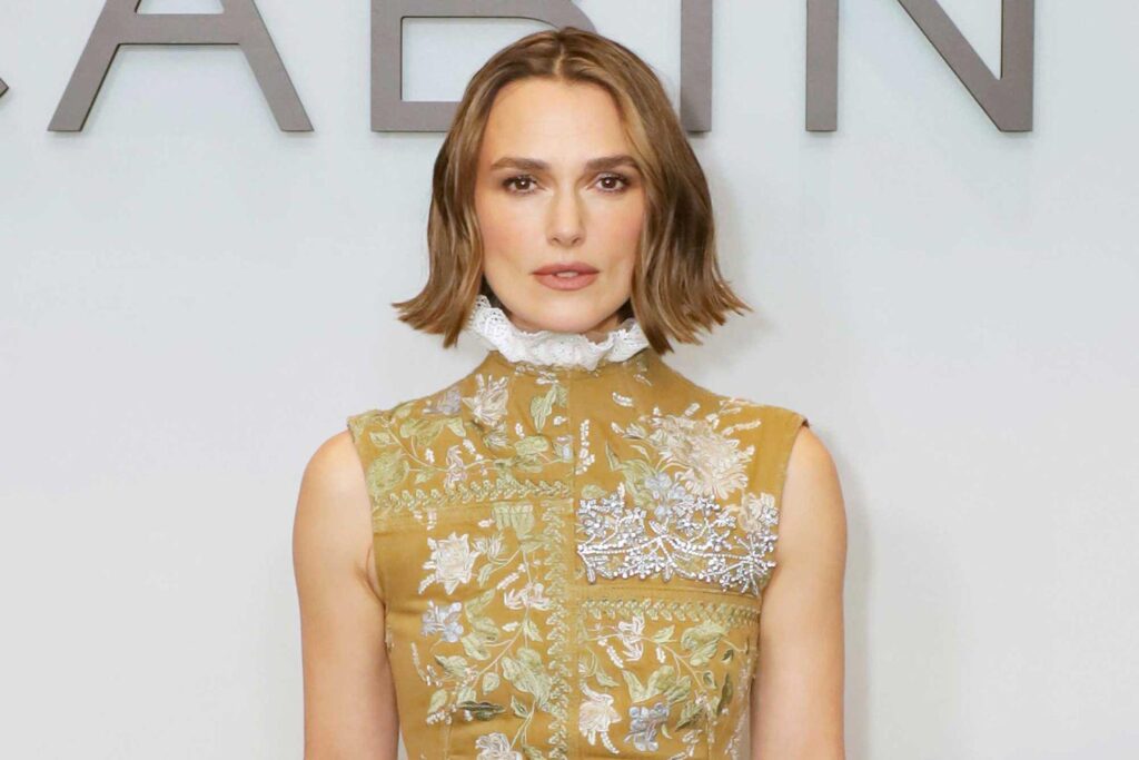キーラ・ナイトレイ、「恐ろしい」「規制されていない」インターネットから2人の子供を守るため、自宅でソーシャルメディアを禁止したと語る