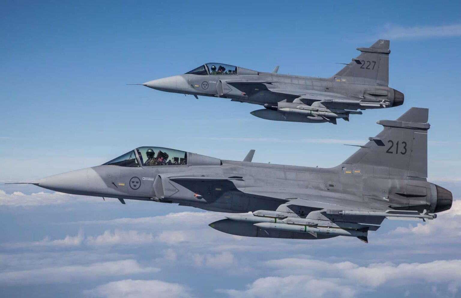 ウクライナはスウェーデンのグリペン戦闘機を待って、米国のF-16とフランスのミラージュ艦隊を拡大する