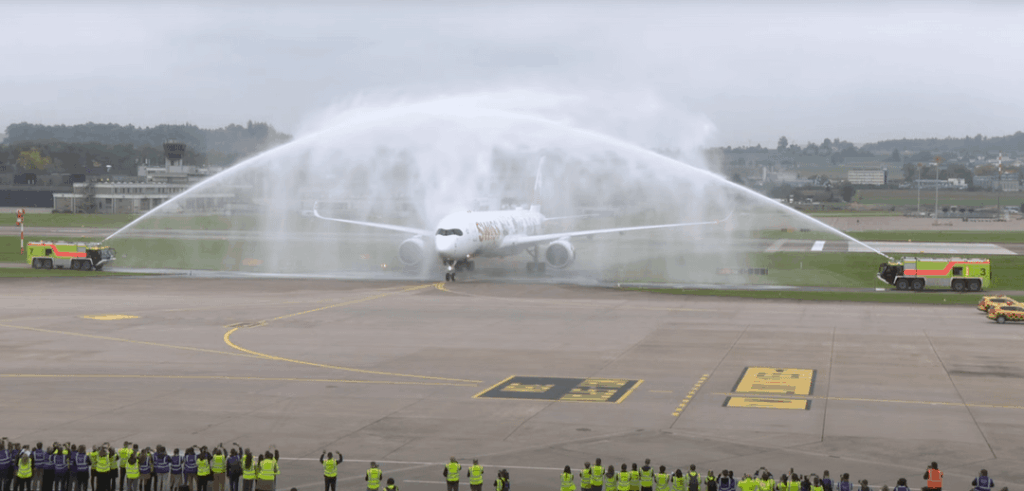 スイスの新しい主力航空機である欧州製エアバス A350 がチューリッヒに着陸しました。
