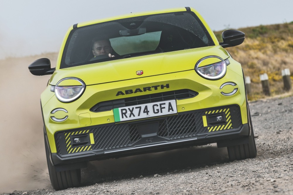 アバルト600e スコルピオニッシマ（英国仕様）