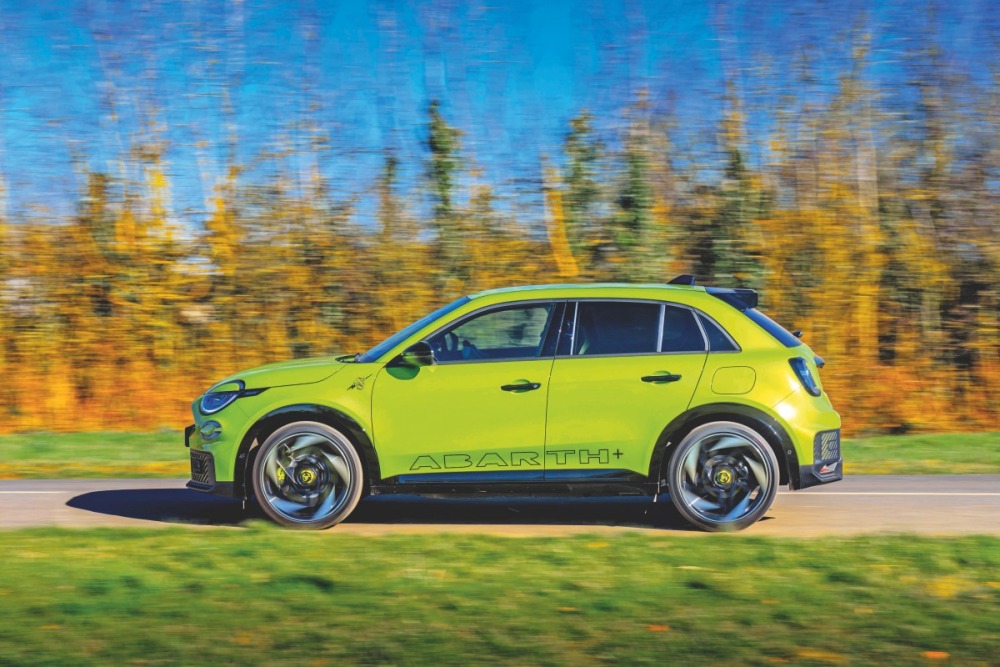 アバルト600e スコルピオニッシマ（英国仕様）