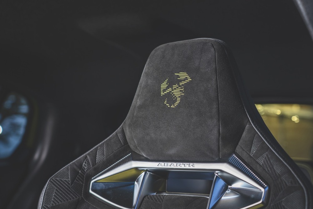 アバルト600e スコルピオニッシマ（英国仕様）