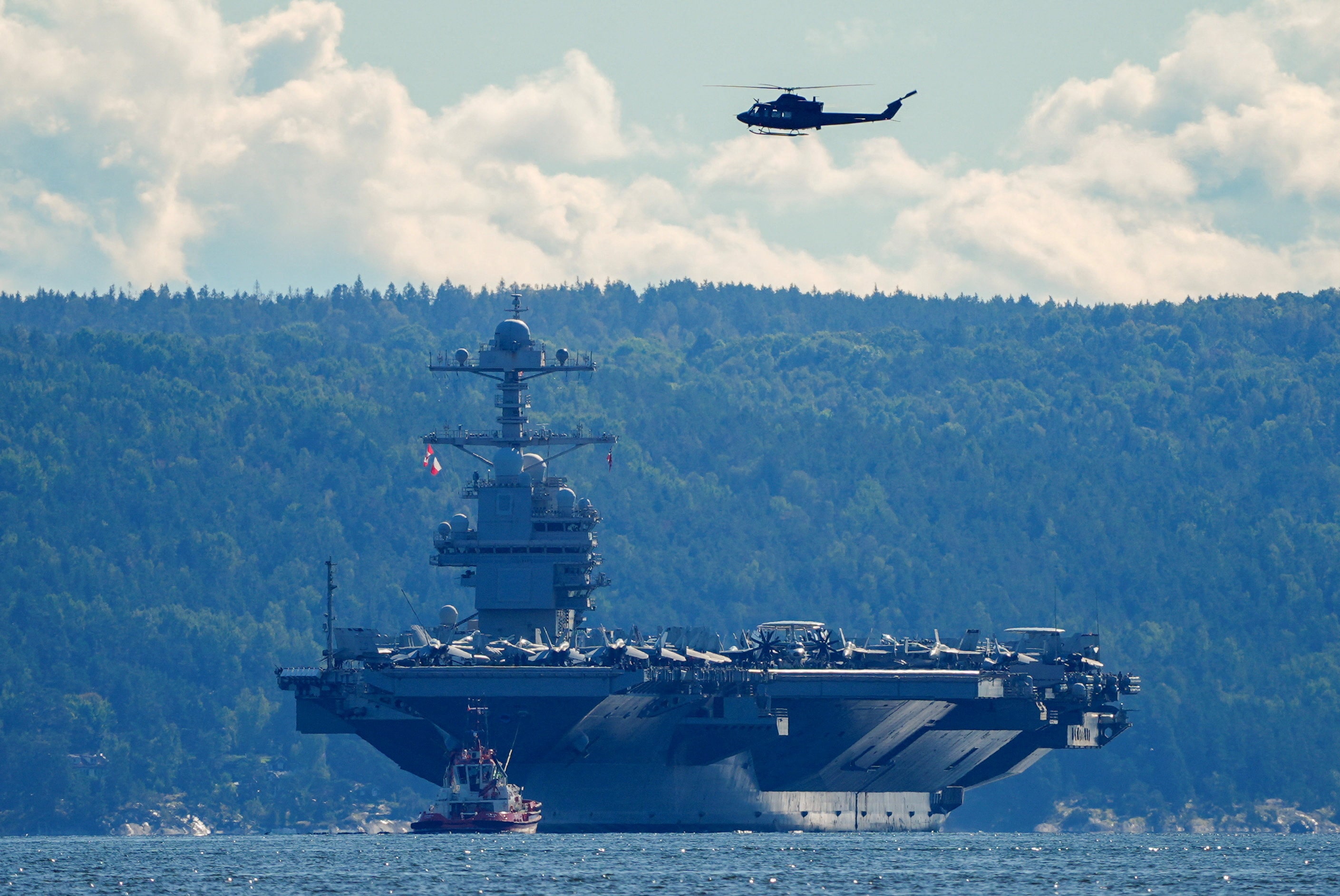 トランプ大統領、中南米に空母派遣へ　軍事プレゼンスを拡大