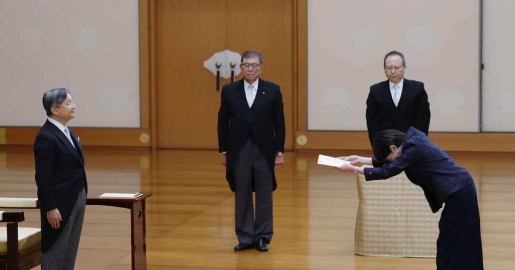 ＜政治部取材メモ＞「天皇の任命」はやはり重い 首相誕生の瞬間、政治部新米記者が考察 - 産経ニュース