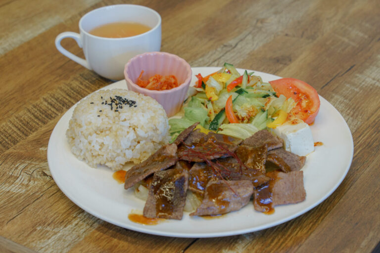 【29CAFE】コスパ抜群なお肉ランチが楽しめる精肉店が営むカフェ│LOG OITA