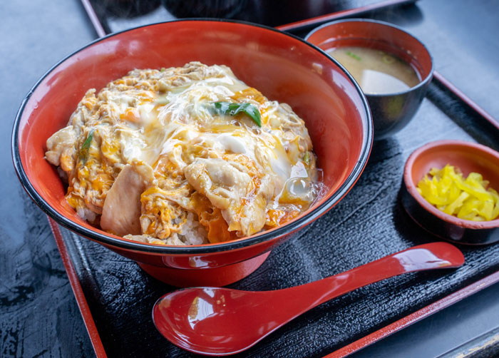 「国境食堂」親子丼画像