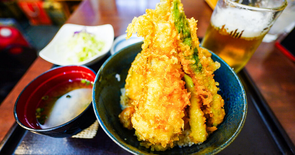 三島『お食事処 みしまや』東海道を支えた戦前創業の駅前食堂！名物のあなご天丼を肴に昼ビール