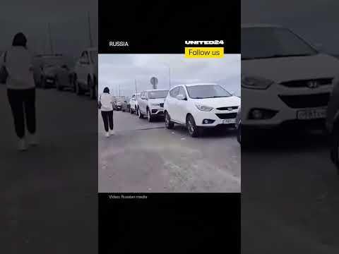 ロシアの製油所でウクライナのドローンが襲った後、モスクワ - カザン高速道路のガソリンスタンドで2キロメートルのライン。燃料状況は毎日悪化しています。