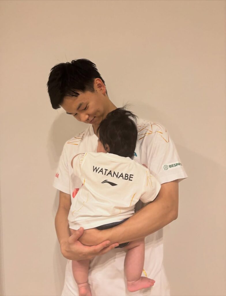 渡辺勇大、“親子ショット”公開にファン感動　優しいまなざしに「癒やされる」「幸せそう」 | 話題の投稿 | スポーツブル (スポブル)