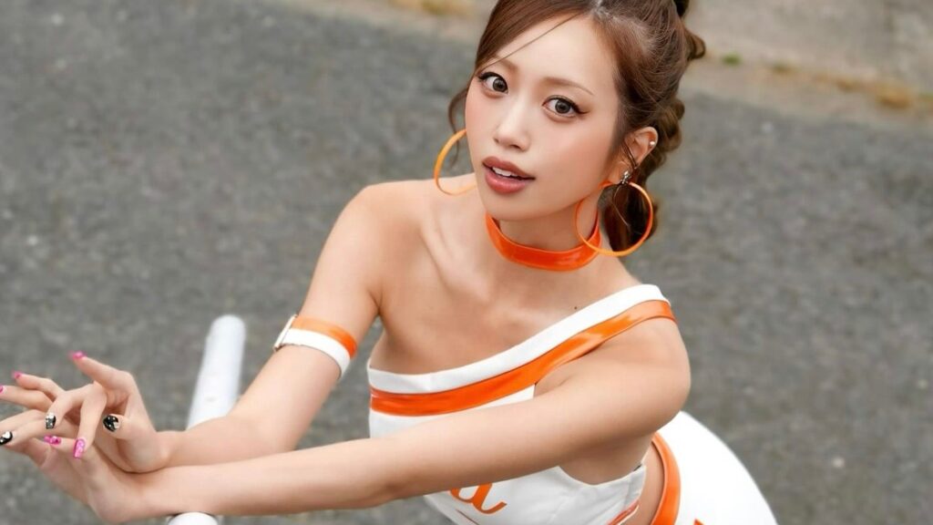 情熱のオレンジ！央川かこ、SUPER GT第7戦にかける熱い想い | 話題の投稿 | スポーツブル (スポブル)