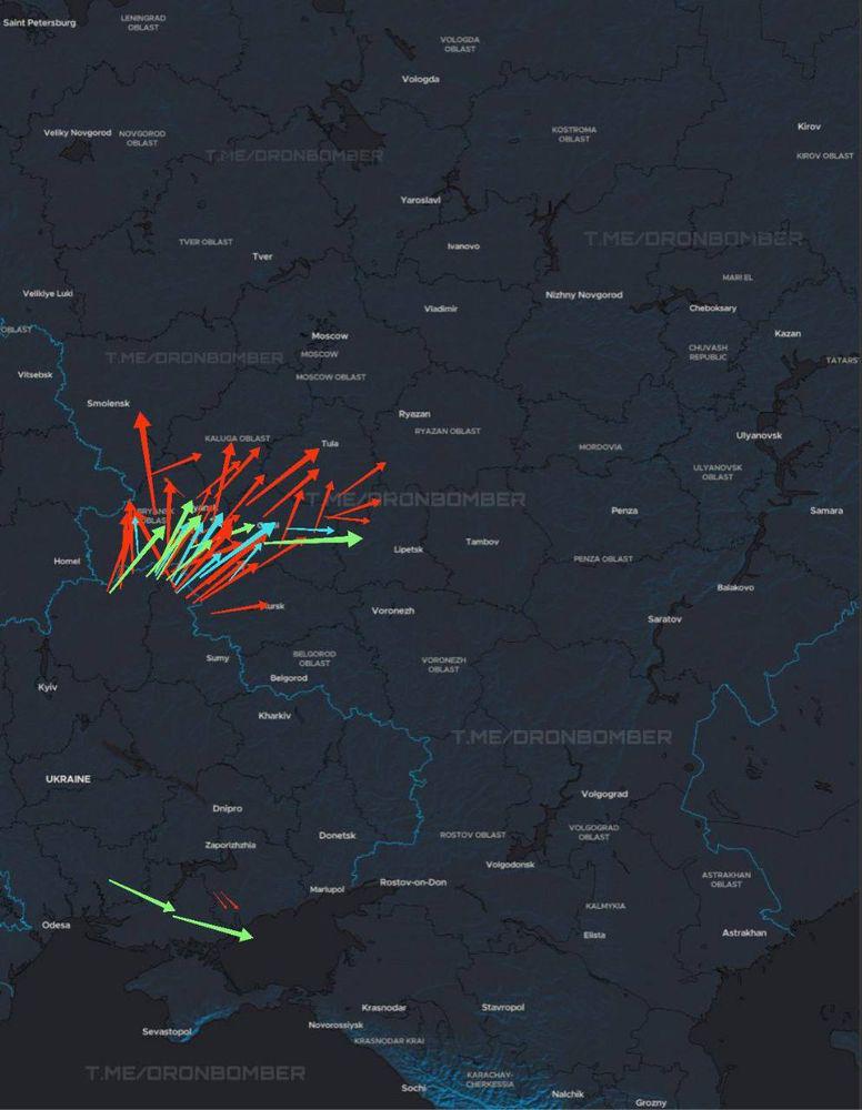 巡航ミサイルが飛行し、ロシアを大規模に攻撃している。さらに、ロケット砲と攻撃用無人航空機も攻撃に参加した。良い結果を期待しています。