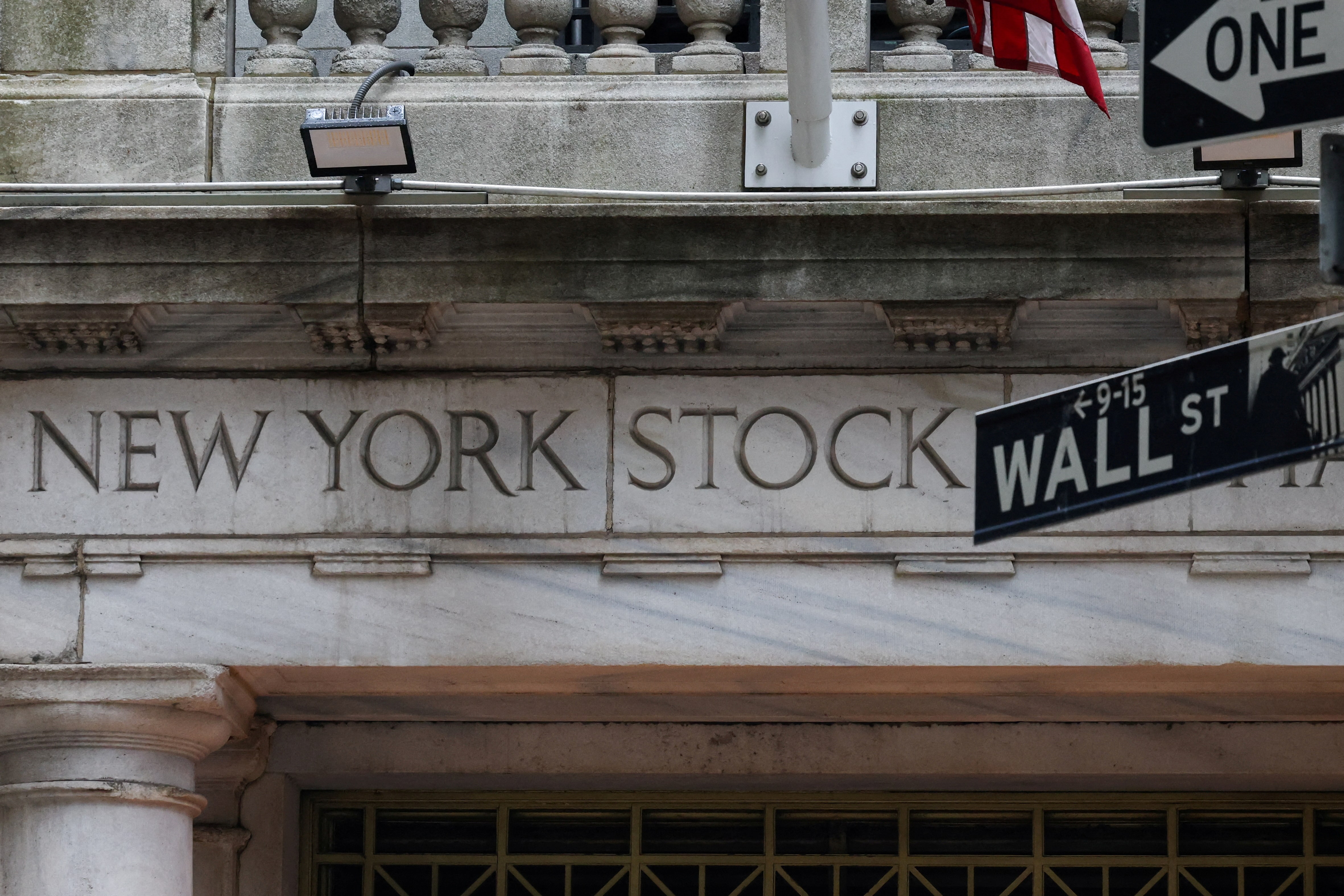 米国株式市場＝主要3指数、連日最高値　米中貿易摩擦巡る懸念和らぐ