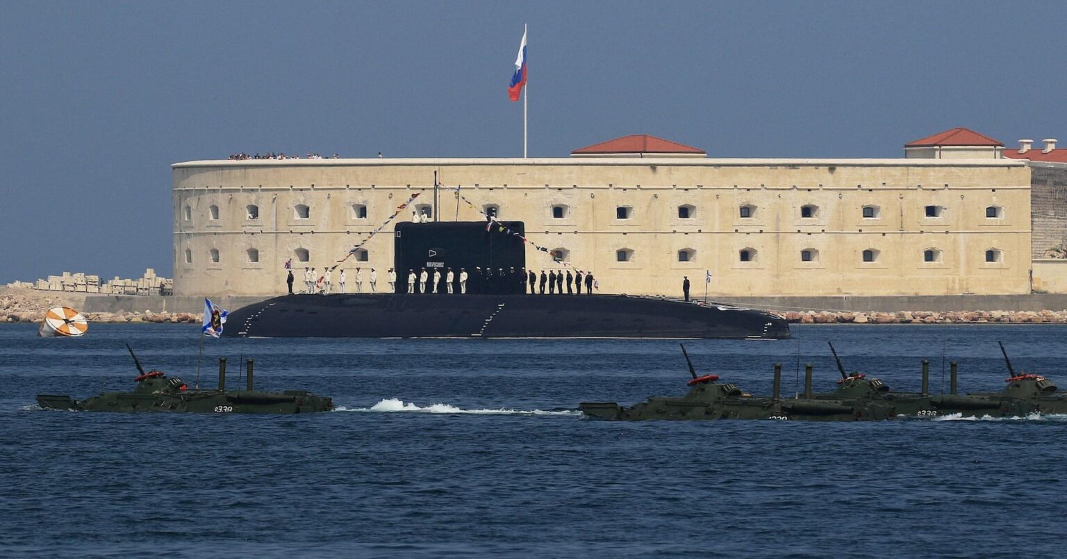 NATO長官、ロシア潜水艦が「壊れた」と嘲笑、ロシア政府は故障を否定