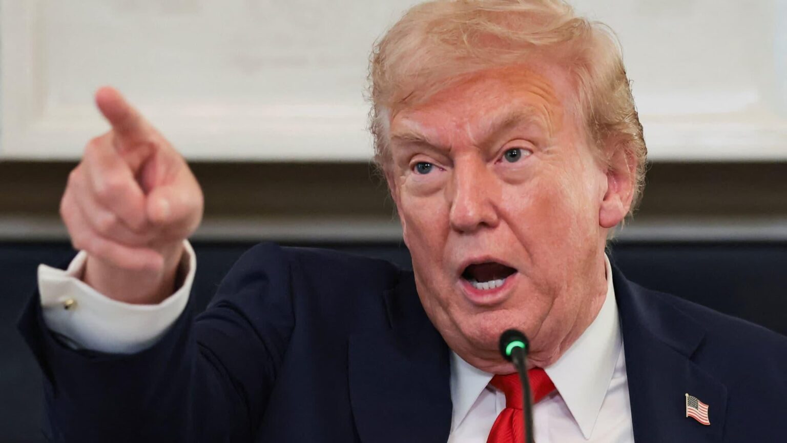 トランプ大統領、中国からの輸入品に100％追加関税、「重要なソフトウェア」の輸出規制を追加