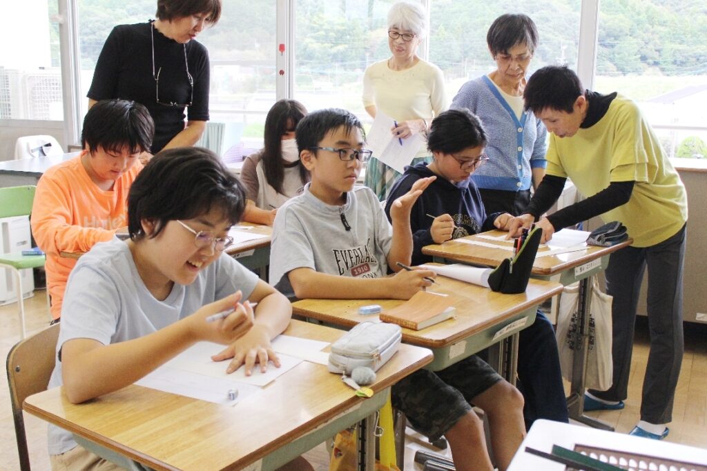 中津市樋田小で「連句」作りの体験授業　児童「身近な言葉を五七五に整えると面白い」 - 大分のニュースなら 大分合同新聞プレミアムオンライン Gate
