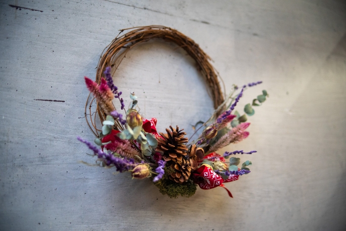 中之条産ドライフラワーのリース作り