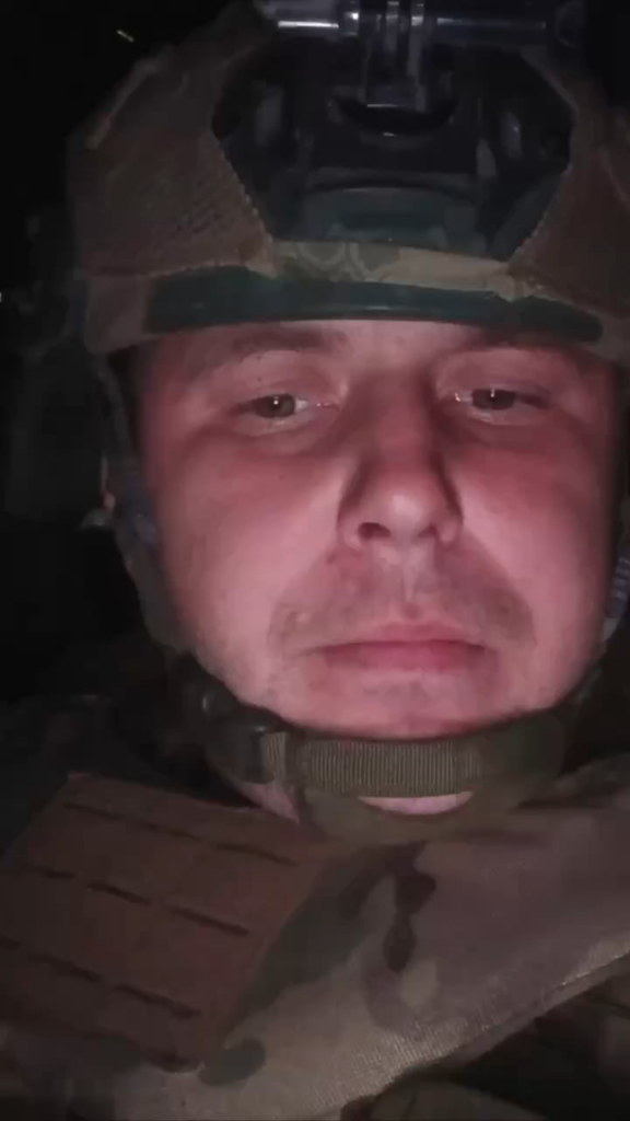 ロシア兵士がウクライナのFPVドローンが隠れ家に到達した瞬間を記録した