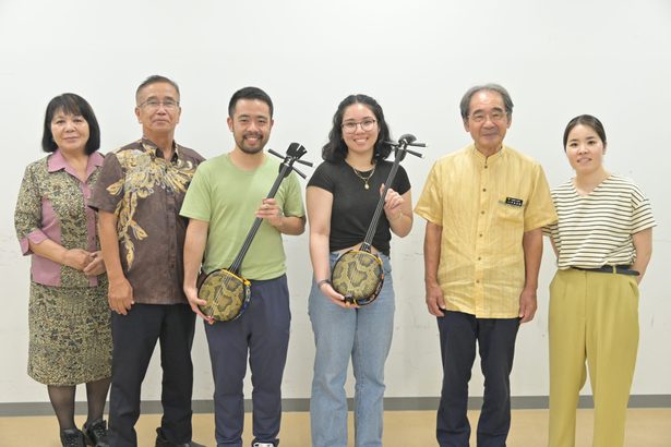 ペルーからようこそ　本部、県系４世２人受け入れ