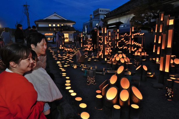 ５　「千年あかり」（大分県日田市）　歴史の街照らす竹灯籠